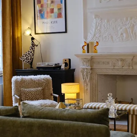 La Cour D Anvers * Dieppe