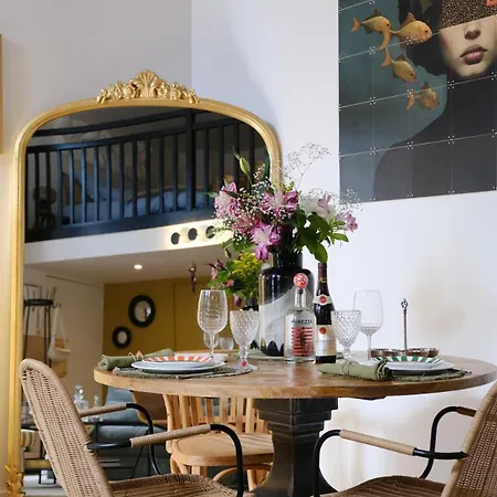 La Cour D Anvers * Dieppe