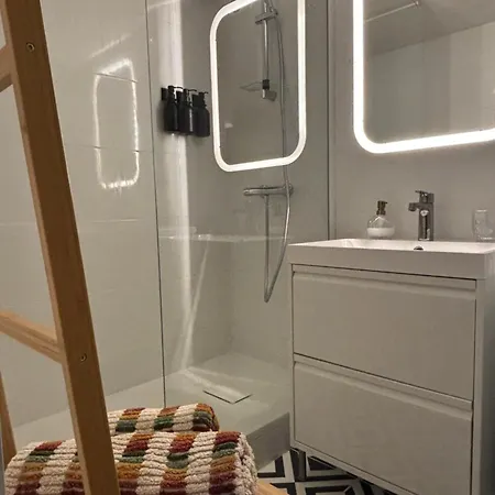 La Cour D Anvers * Dieppe