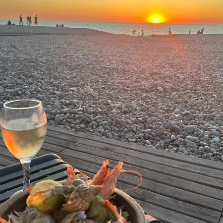 La Cour D Anvers * Dieppe