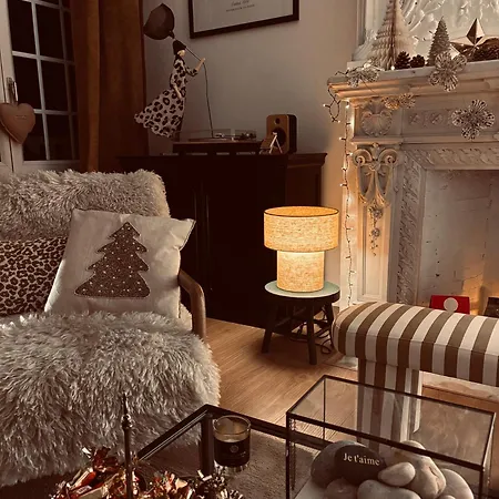 La Cour D Anvers * Dieppe