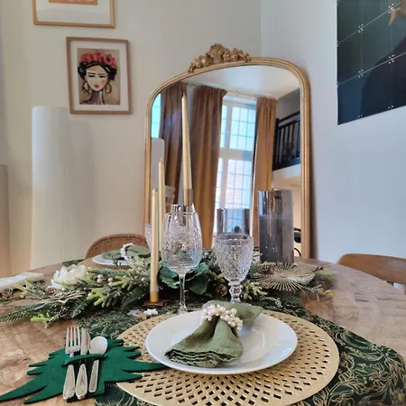 La Cour D Anvers * Dieppe