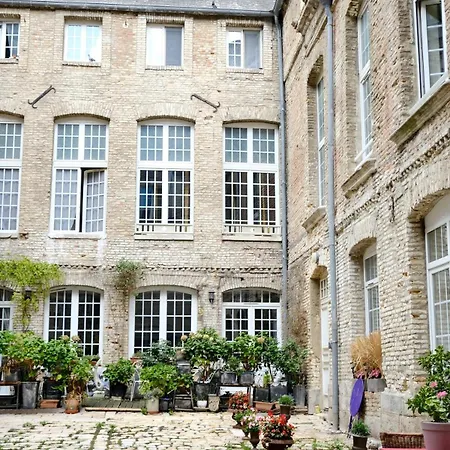 La Cour D Anvers * Dieppe