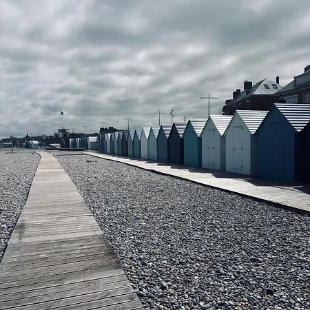 La Cour D Anvers * Dieppe