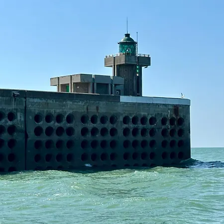 La Cour D Anvers * Dieppe