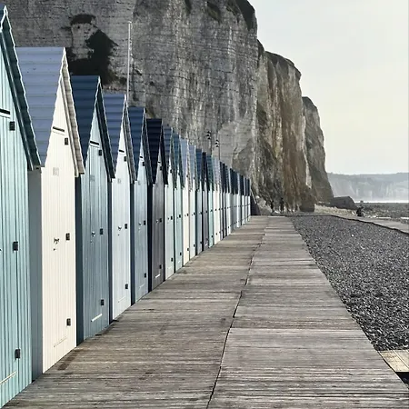 La Cour D Anvers * Dieppe