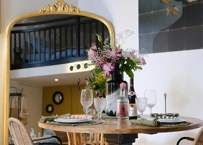 La Cour D Anvers * Dieppe