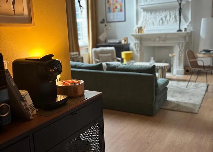 La Cour D Anvers * Dieppe