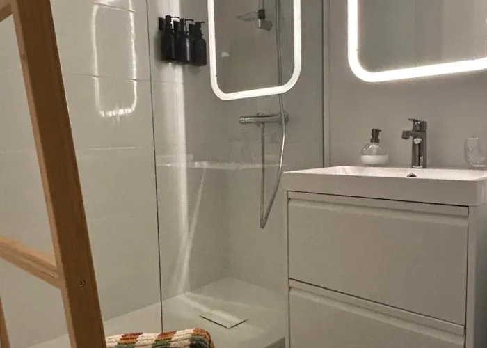 La Cour D Anvers * Dieppe