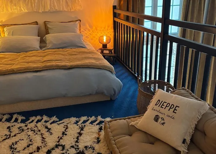 La Cour D Anvers * Dieppe